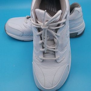 New Balance 927 Leather Walking Shoe, white, 11